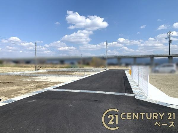 リーブルガーデン黒田 ３号棟 ／新築一戸建の前面道路含む現地写真|■現地撮影写真■スーパーなど商業施設が徒歩圏内に近接しています。