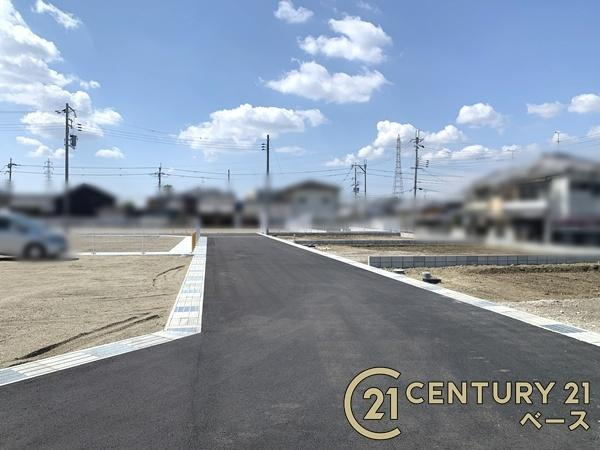 リーブルガーデン黒田 ３号棟 ／新築一戸建の前面道路含む現地写真|■現地撮影写真■前面道路の幅員は約６ｍとお車の出し入れもラクラク！