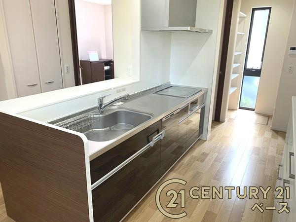 生駒市小明町　一戸建のキッチン|■現地撮影写真■収納力と使いやすさを追求したシステムキッチンです！