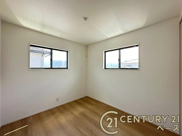 大和高田市大谷 ／新築一戸建の洋室|■現地撮影写真■通風良好な２面採光のお部屋！