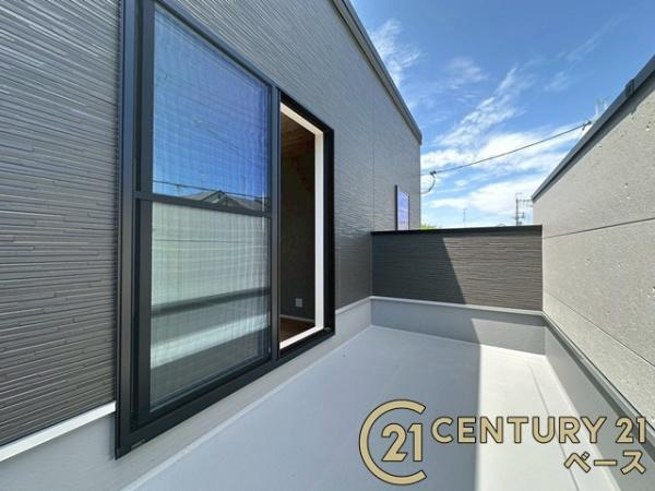 大和高田市大谷 ／新築一戸建のバルコニー|■現地撮影写真■開放感あふれる日当たりのよいバルコニー！洗濯物もよく乾きます！