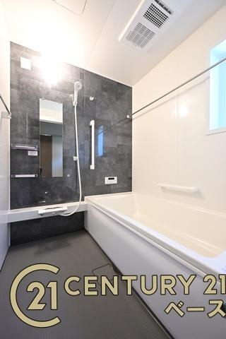 御所市栄町 ２号棟 ／新築一戸建の浴室|■現地撮影写真■ゆったりしたサイズの浴室！足を伸ばしての入浴は疲れも癒してくれます！