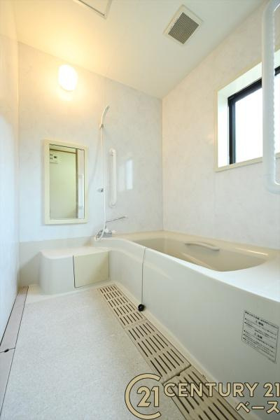 磯城郡三宅町大字伴堂の中古一戸建の浴室|■現地撮影写真■ 白を基調とした清潔感のある浴室です。