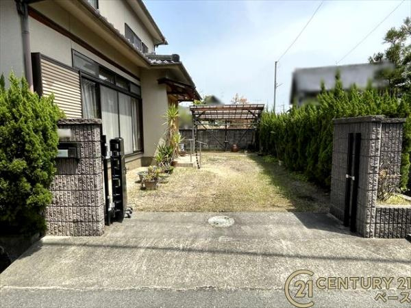 磯城郡三宅町大字伴堂の中古一戸建の駐車場|■現地撮影写真■ 駐車２台可能なスペースがございます。