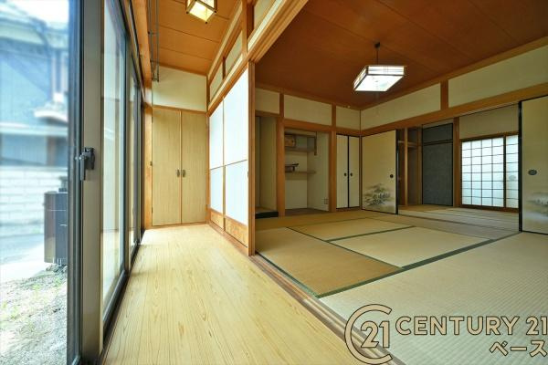 磯城郡三宅町大字伴堂の中古一戸建の内装|■現地撮影写真■ 日当たりの良い縁側は、ほっと一息つける安らぎの空間です。