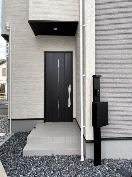 蒲郡市竹谷町第3　全3棟・2号棟の玄関|訪れる人を心地よく迎え入れます。