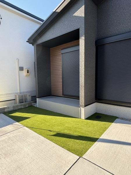 西尾市西幡豆町24-2期　全2棟・2号棟の庭|ウッドデッキやBBQ。想像が膨らむお庭