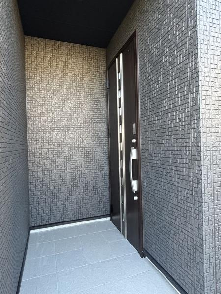 西尾市西幡豆町24-2期　全2棟・2号棟の玄関|訪れる人を心地よく迎え入れます。