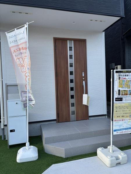 安城里町石橋24-1期　全2棟・1号棟の玄関|訪れる人を心地よく迎え入れます。
