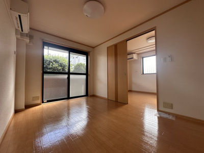 【洋室】 | ヴィラージュ | リビング