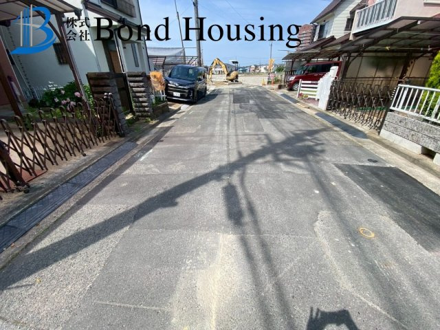 陽当り・通風良好　全室6帖以上　二見町福里　築38年の前面道路含む現地写真