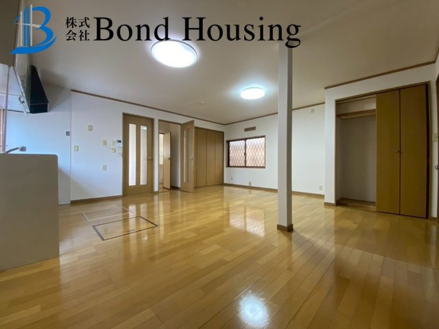 陽当り・通風良好　全室6帖以上　二見町福里　築38年の居間・リビング