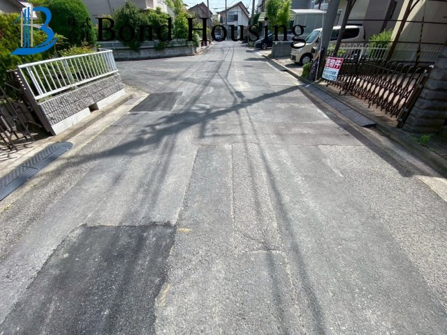 陽当り・通風良好　全室6帖以上　二見町福里　築38年の前面道路含む現地写真