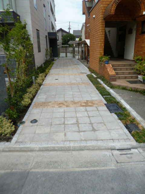 フォンターナのエントランス|アプローチ