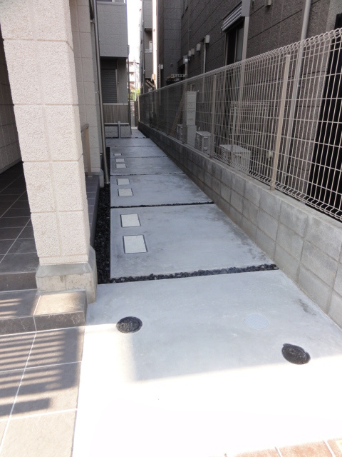 Ｎ・Ａ　ＰＬＡＺＡ　ＯＭＯＲＩ　Ⅳのエントランス|エントランスアプローチ部分