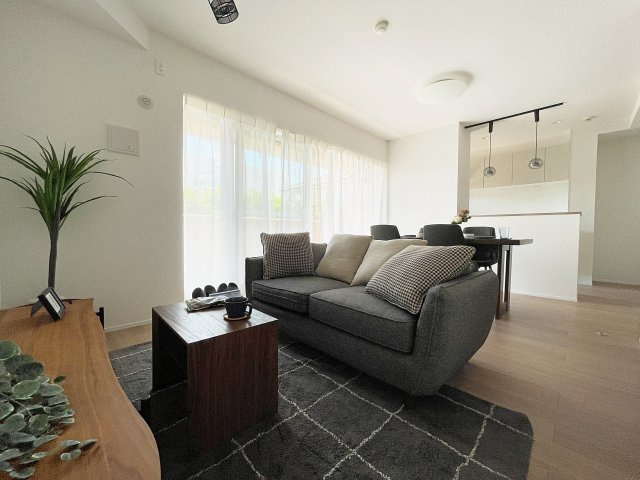 サンクレイドル郡山パークサイドの居間・リビング