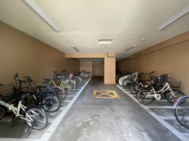 サンクレイドル郡山パークサイドの駐車場