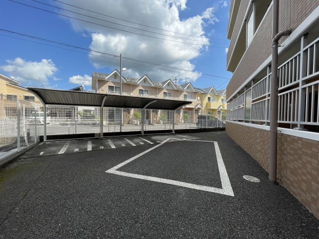 サンクレイドル郡山パークサイドの駐車場