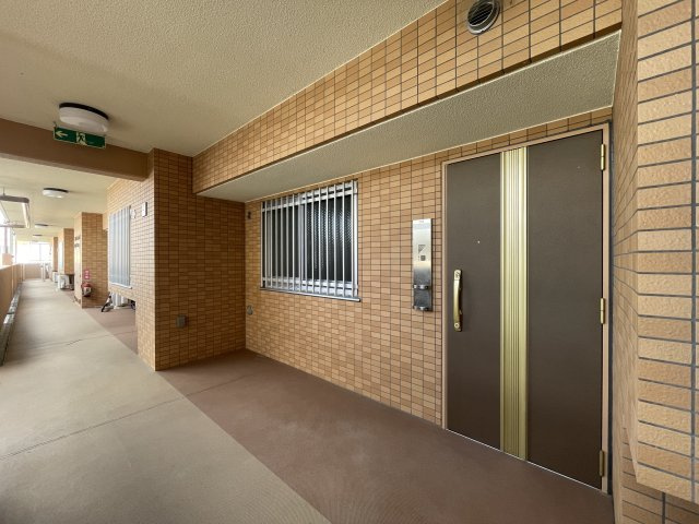 サンクレイドル郡山パークサイドの玄関