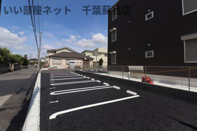 シャイングレイスの駐車場|駐車場があるので、車を買う予定の方も安心です