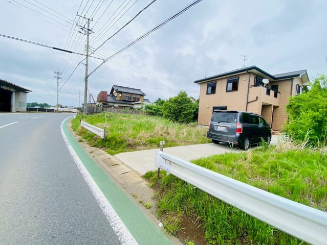 四木　中古戸建の前面道路含む現地写真
