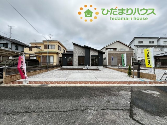 東松山市新宿町　新築一戸建て　ブルーミングガーデン　01の駐車場|並列駐車3台可能でカーライフも楽しめちゃいます( *´艸｀)
