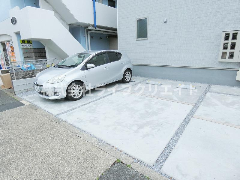 リーブルファイン八王子越野の駐車場