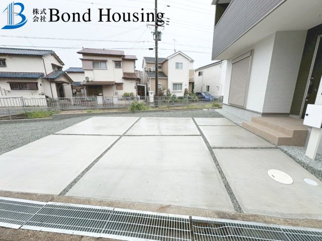 LDKは広々22.2帖・陽当良好　魚住町清水12期の駐車場