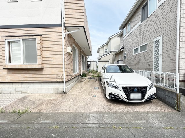 入間市上藤沢　中古一戸建　～全室南向き・駐車2台可～の駐車場|縦列で2台駐車可能です。