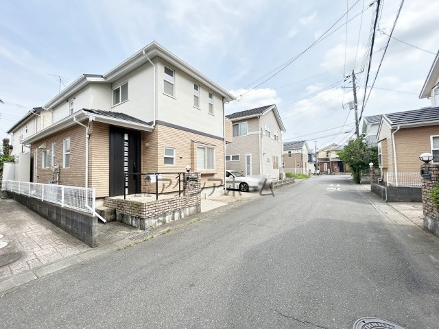 入間市上藤沢　中古一戸建　～全室南向き・駐車2台可～の前面道路含む現地写真