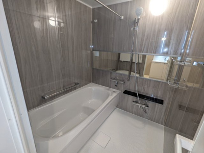 【浴室】 | ディオフェルティ鈴蘭台ガーデンヒルズ | ユニットバス新調しております。大きな浴槽で日々の疲れを癒してください。