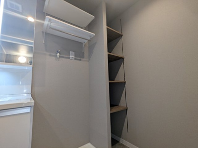 【収納】 | ディオフェルティ鈴蘭台ガーデンヒルズ | 洗濯後のタオルなどを収納できる棚もついています。