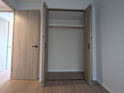 【収納】 | ディオフェルティ鈴蘭台ガーデンヒルズ | こちらのお部屋にも大きなクローゼットがありますので、お部屋が片付きますね。