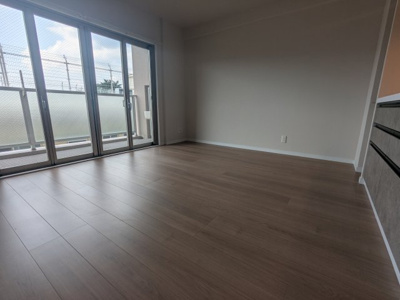 【居間・リビング】 | ディオフェルティ鈴蘭台ガーデンヒルズ | フローリング貼替済ですので、新築のようなきれいさです。