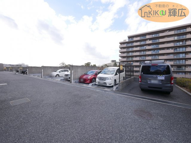 ロイヤルアーク明石江井ヶ島　5階の駐車場