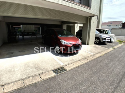 【駐車場】 | グラート岡崎 | 駐車場に車を止められます