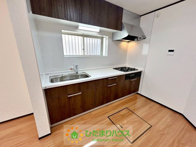 加須市北小浜　中古一戸建てのキッチン