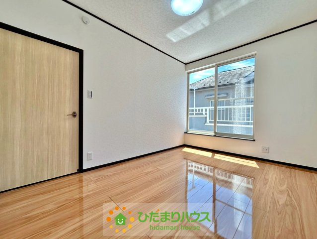 加須市北小浜　中古一戸建ての寝室