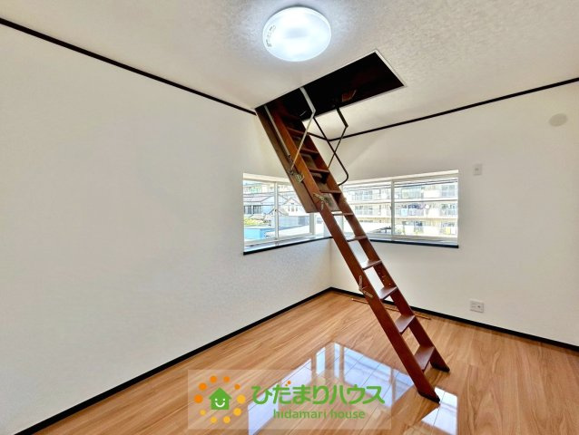 加須市北小浜　中古一戸建ての洋室