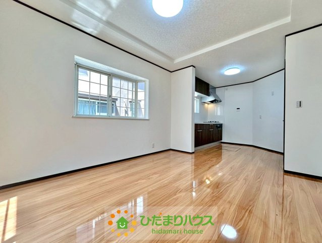 加須市北小浜　中古一戸建ての居間・リビング