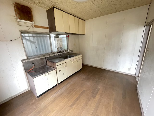 藤岡市上戸塚　中古300のキッチン