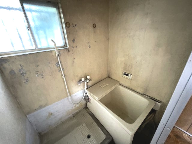 藤岡市上戸塚　中古300の浴室