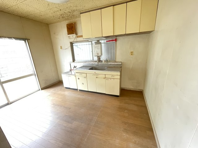 藤岡市上戸塚　中古300のキッチン