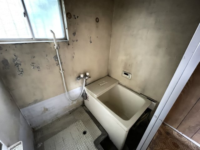 藤岡市上戸塚　中古300の浴室