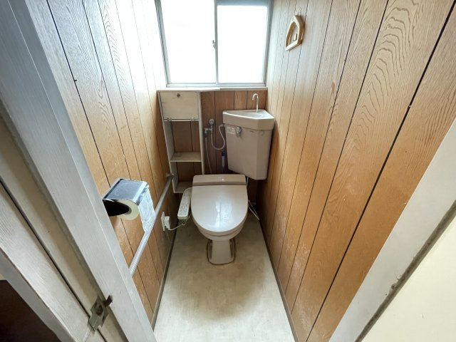 藤岡市上戸塚　中古300のトイレ