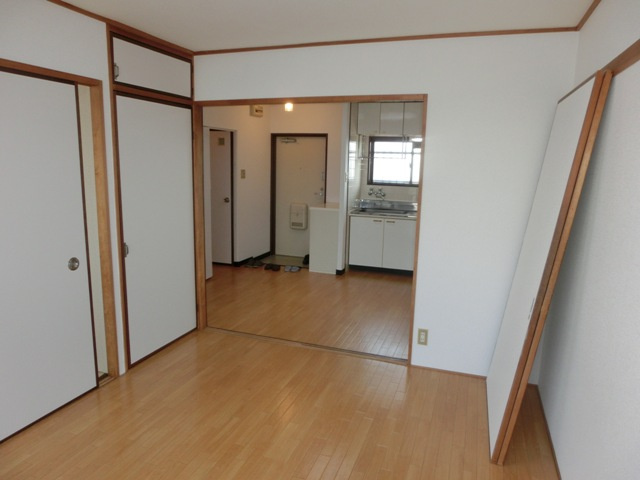 タクティ三津屋の洋室