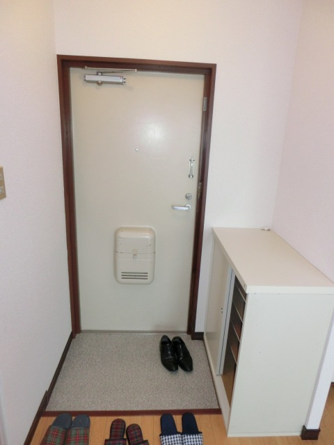 タクティ三津屋の玄関