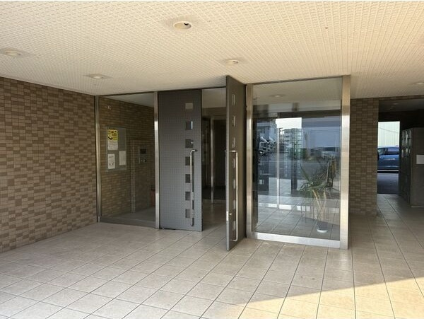 ロイヤルスクエア　　刈谷市近郊の賃貸ならクラスホーム刈谷店のエントランス