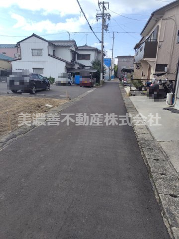 ６５４０３　岐阜市白菊町２丁目土地の前面道路含む現地写真
