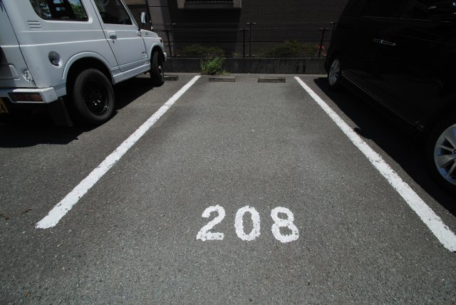 ハイカムール荒木の駐車場